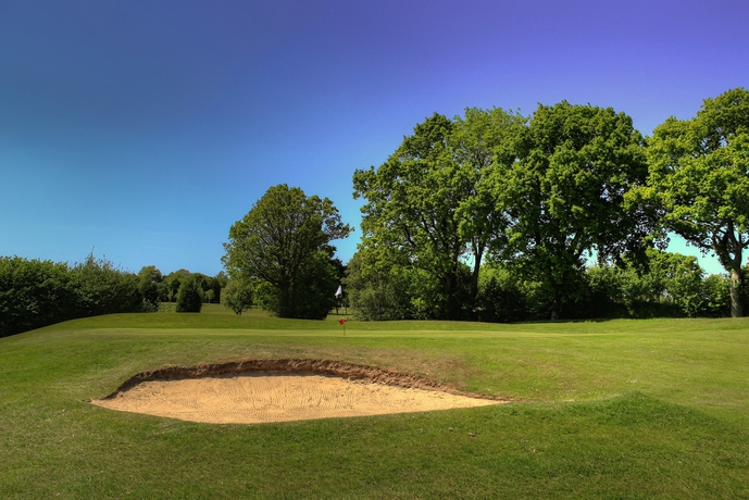 Imagen de los exteriores del Hotel Sedlescombe Golf. Foto 19