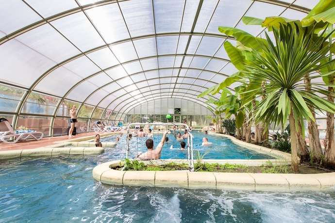 Imagen de la piscina del Hotel See Breizh Camping La Ville Huchet. Foto 19