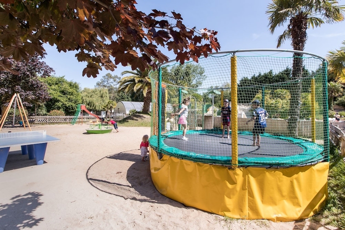 Imagen de los exteriores del Hotel See Breizh Camping La Ville Huchet. Foto 14