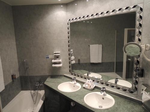 Imagen de la habitación del Hotel SeePark Murten. Foto 4
