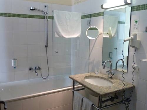 Imagen de la habitación del Hotel Seehotel Brandauer's Villen. Foto 28