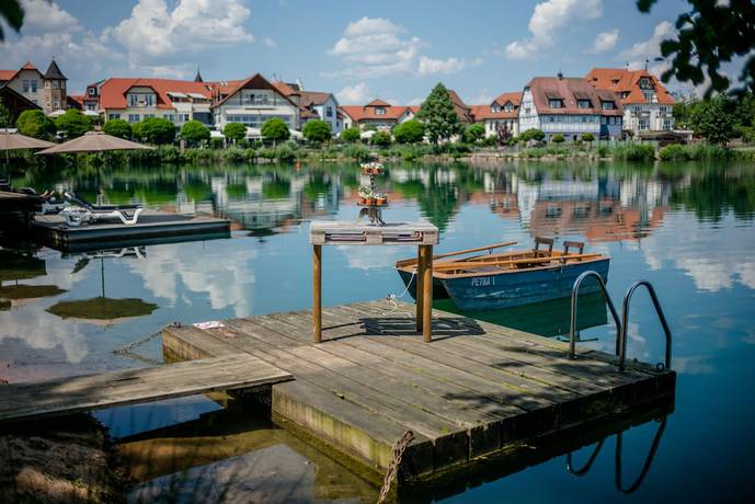 Imagen general del Hotel Seehotel Niedernberg - Das Dorf am See. Foto 1