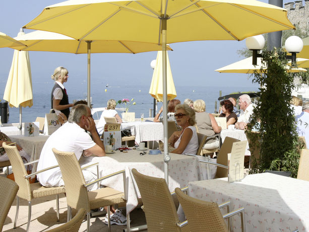 Imagen del bar/restaurante del Hotel Seehotel Winkelried. Foto 5