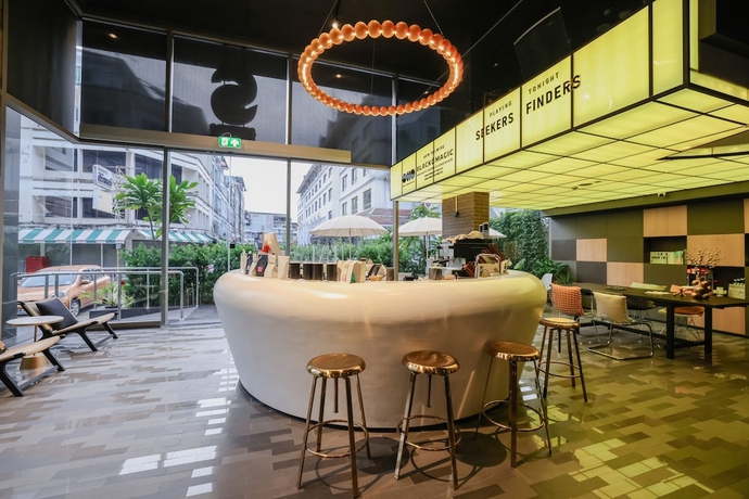 Imagen de los interiores del Hotel Seekers Finders Rama IV Hotel, SureStay Collection. Foto 12