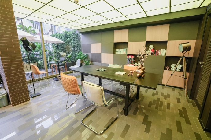Imagen de los interiores del Hotel Seekers Finders Rama IV Hotel, SureStay Collection. Foto 14