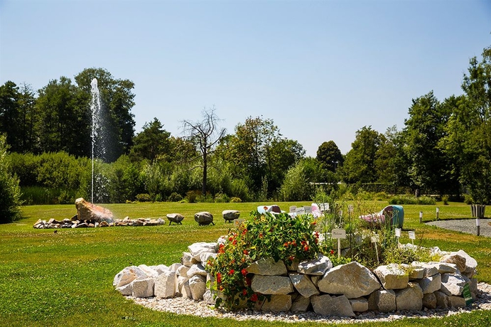 Imagen de los exteriores del Hotel Seepark Wörthersee Resort. Foto 12