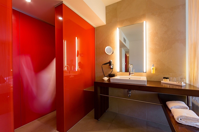 Imagen de la habitación del Hotel Seepark Wörthersee Resort. Foto 9