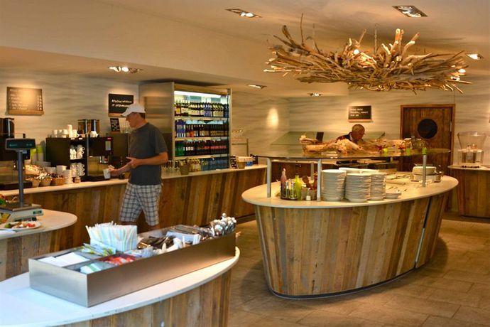 Imagen del bar/restaurante del Hotel Seerose Resort and Spa. Foto 6