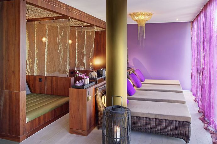 Imagen de la piscina del Hotel Seerose Resort and Spa. Foto 15