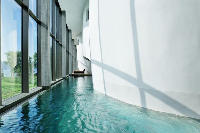 Imagen de la piscina del Hotel Seerose Resort and Spa. Foto 16