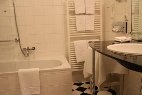 Imagen de la habitación del Hotel Seeschl&ouml;&szlig;l Velden. Foto 12