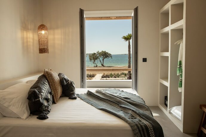 Imagen de la habitación del Hotel Seesoo Paros Beachfront Resort. Foto 12