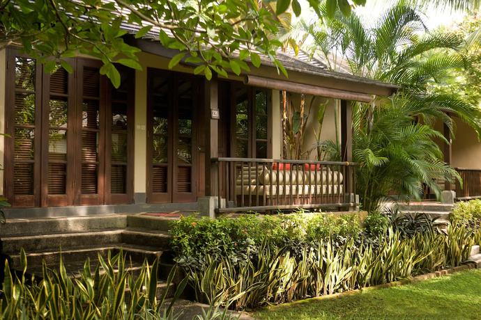 Imagen de los exteriores del Hotel Segara Village. Foto 13