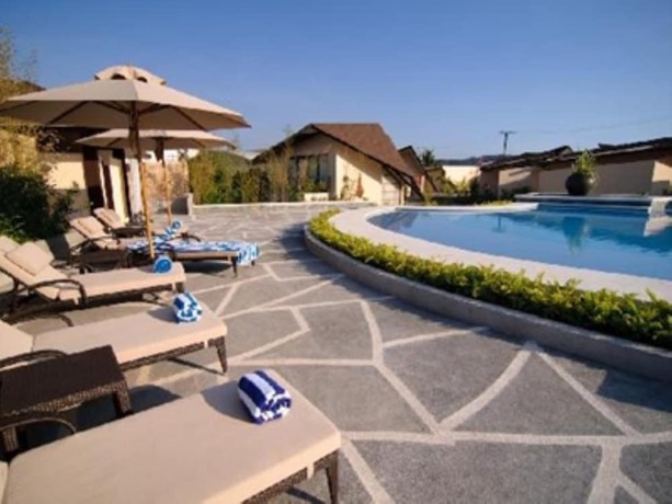 Imagen de la piscina del Hotel Segara Villas. Foto 20
