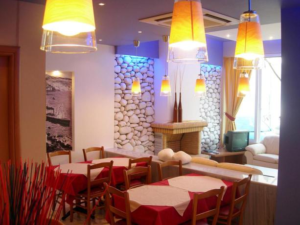Imagen del bar/restaurante del Hotel Segas, Loutraki. Foto 2