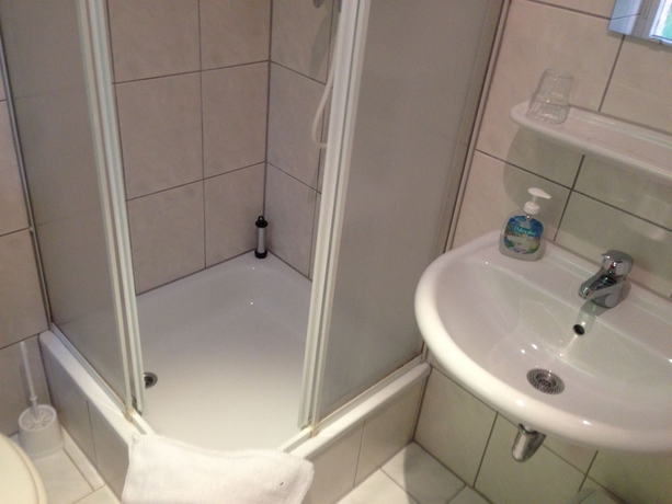 Imagen de la habitación del Hotel Seifert Berlin am Kurf&uuml;rstendamm. Foto 8