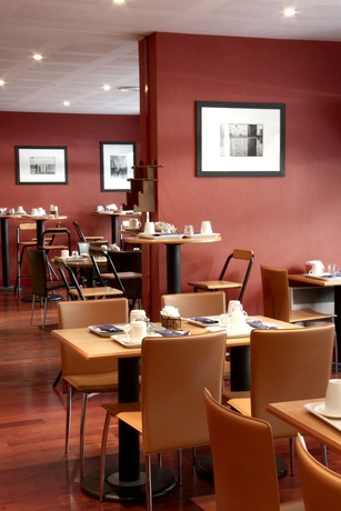 Imagen del bar/restaurante del Hotel Sejours Et Affaires Courbevoie Grande Arche. Foto 3