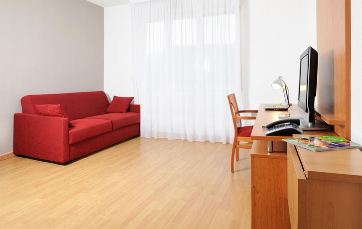 Imagen de los interiores del Hotel Sejours Et Affaires Paris Nanterre. Foto 11