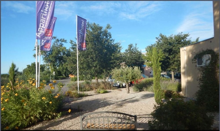 Imagen de los exteriores del Hotel Sejours and Affaires Manosque Moulin Neuf. Foto 17