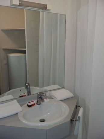 Imagen de la habitación del Hotel Sejours and Affaires Orleans Jeanne D'arc. Foto 4