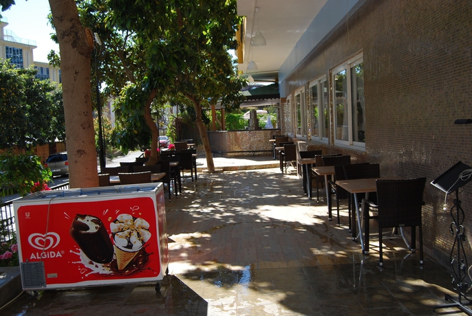 Imagen de los exteriores del Hotel Select Apart. Foto 7