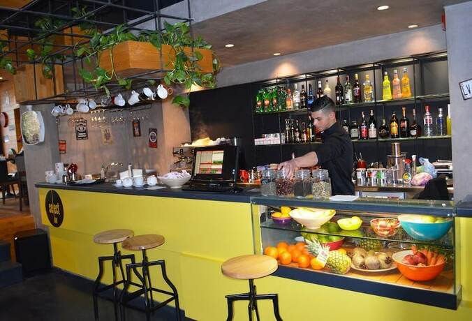 Imagen del bar/restaurante del Hotel Select City Center. Foto 11