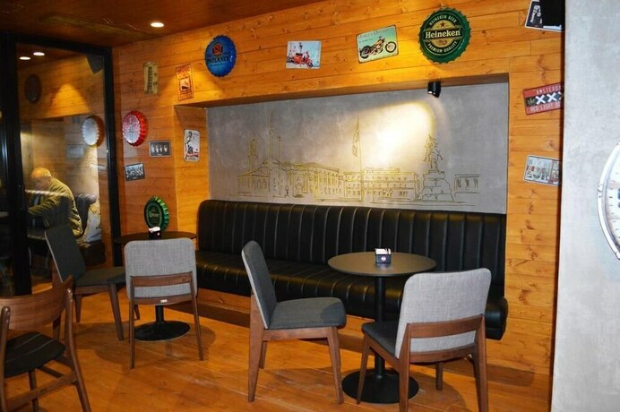 Imagen del bar/restaurante del Hotel Select City Center. Foto 12