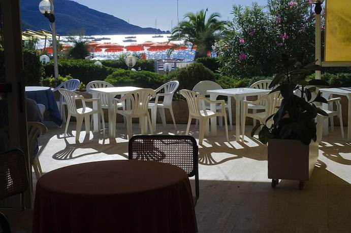 Imagen de los exteriores del Hotel Select. Foto 14