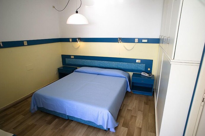 Imagen de la habitación del Hotel Select. Foto 9