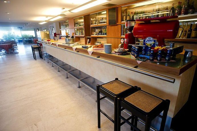 Imagen del bar/restaurante del Hotel Select. Foto 6