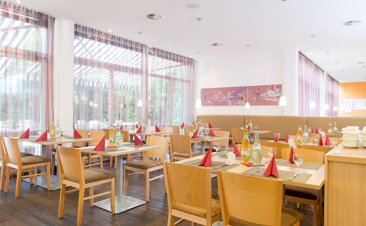 Imagen del bar/restaurante del Hotel Select Hamburg Nord. Foto 11