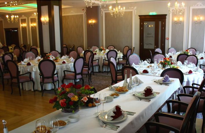 Imagen del bar/restaurante del Hotel Select, Sibiu. Foto 3