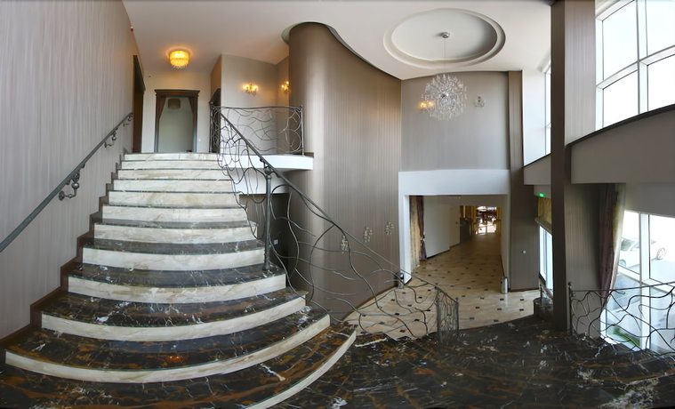 Imagen de los interiores del Hotel Select, Sibiu. Foto 12