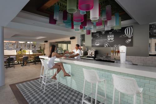 Imagen del bar/restaurante del Hotel Select Sosua Adults Only, Trademark by Wyndham All Inclusive. Foto 3