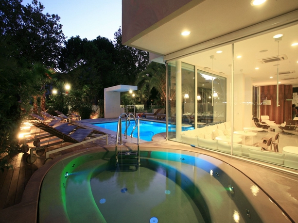 Imagen de la piscina del Hotel Select Suites and Spa / Apartments. Foto 12