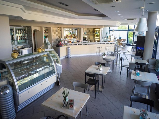 Imagen del bar/restaurante del Hotel Select Wellness and Spa. Foto 2