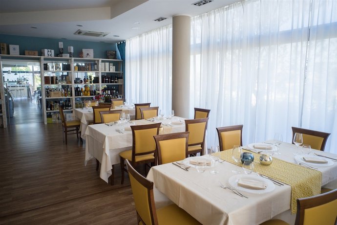 Imagen del bar/restaurante del Hotel Select Wellness and Spa. Foto 3