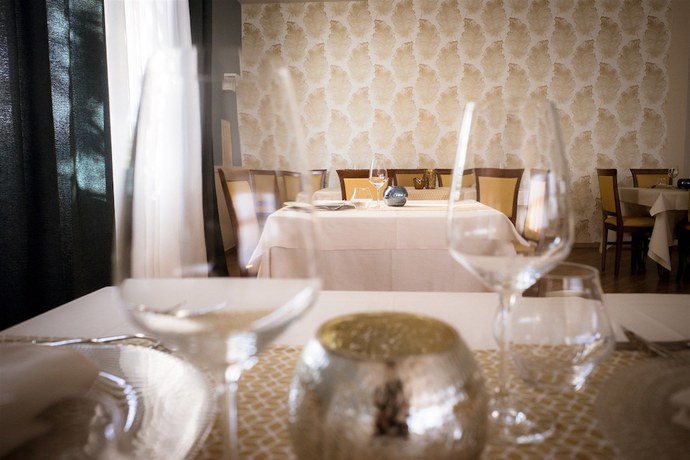 Imagen del bar/restaurante del Hotel Select Wellness and Spa. Foto 5