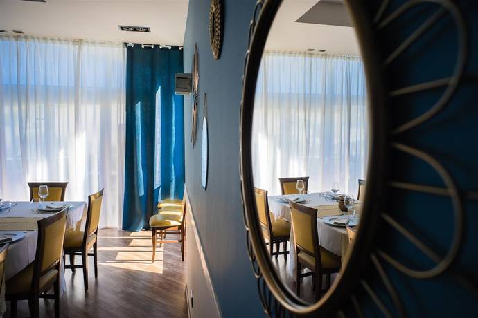 Imagen del bar/restaurante del Hotel Select Wellness and Spa. Foto 6