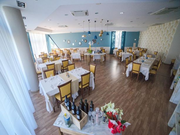 Imagen del bar/restaurante del Hotel Select Wellness and Spa. Foto 7
