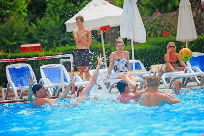 Imagen de la piscina del Hotel Selectum Family Comfort Side. Foto 14