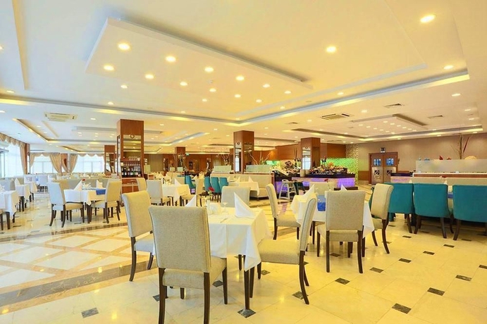 Imagen del bar/restaurante del Hotel Selectum Family Comfort Side. Foto 4