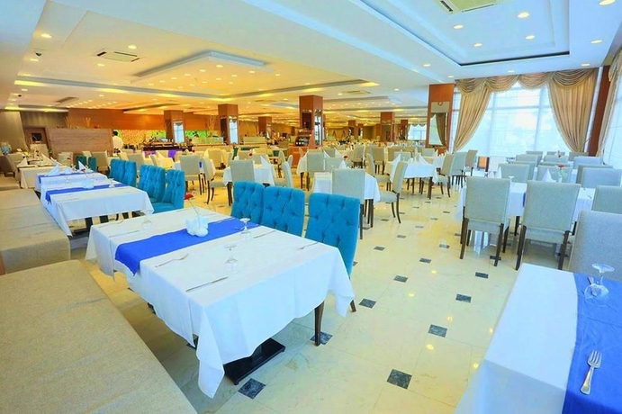 Imagen del bar/restaurante del Hotel Selectum Family Comfort Side. Foto 5