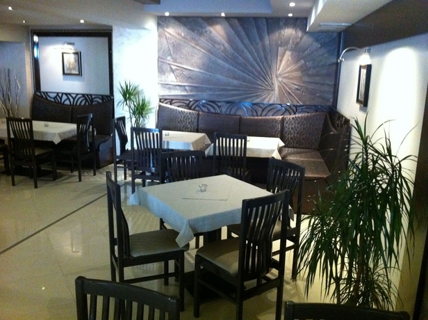 Imagen del bar/restaurante del Hotel Selena Beach. Foto 6