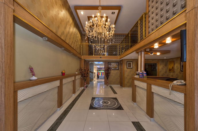 Imagen de los interiores del Hotel Selenay. Foto 9