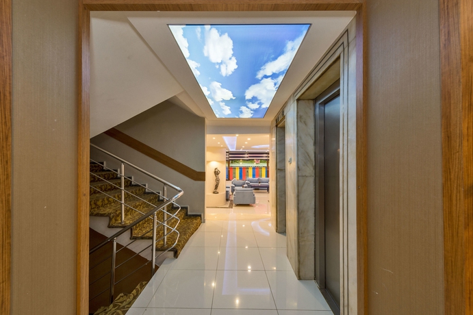 Imagen de los interiores del Hotel Selenay. Foto 10