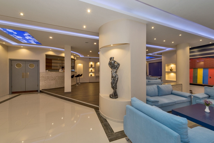 Imagen de los interiores del Hotel Selenay. Foto 16