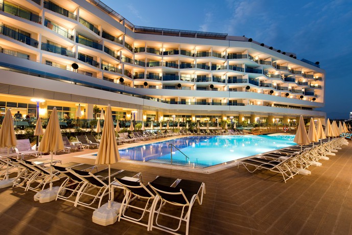 Imagen de la piscina del Hotel Selene Beach and Spa. Foto 23