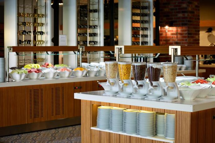 Imagen del bar/restaurante del Hotel Selene Beach and Spa. Foto 13