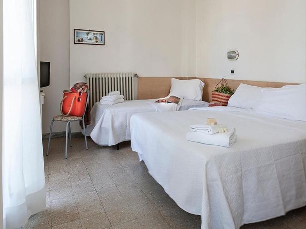 Imagen de la habitación del Hotel Selene. Foto 11